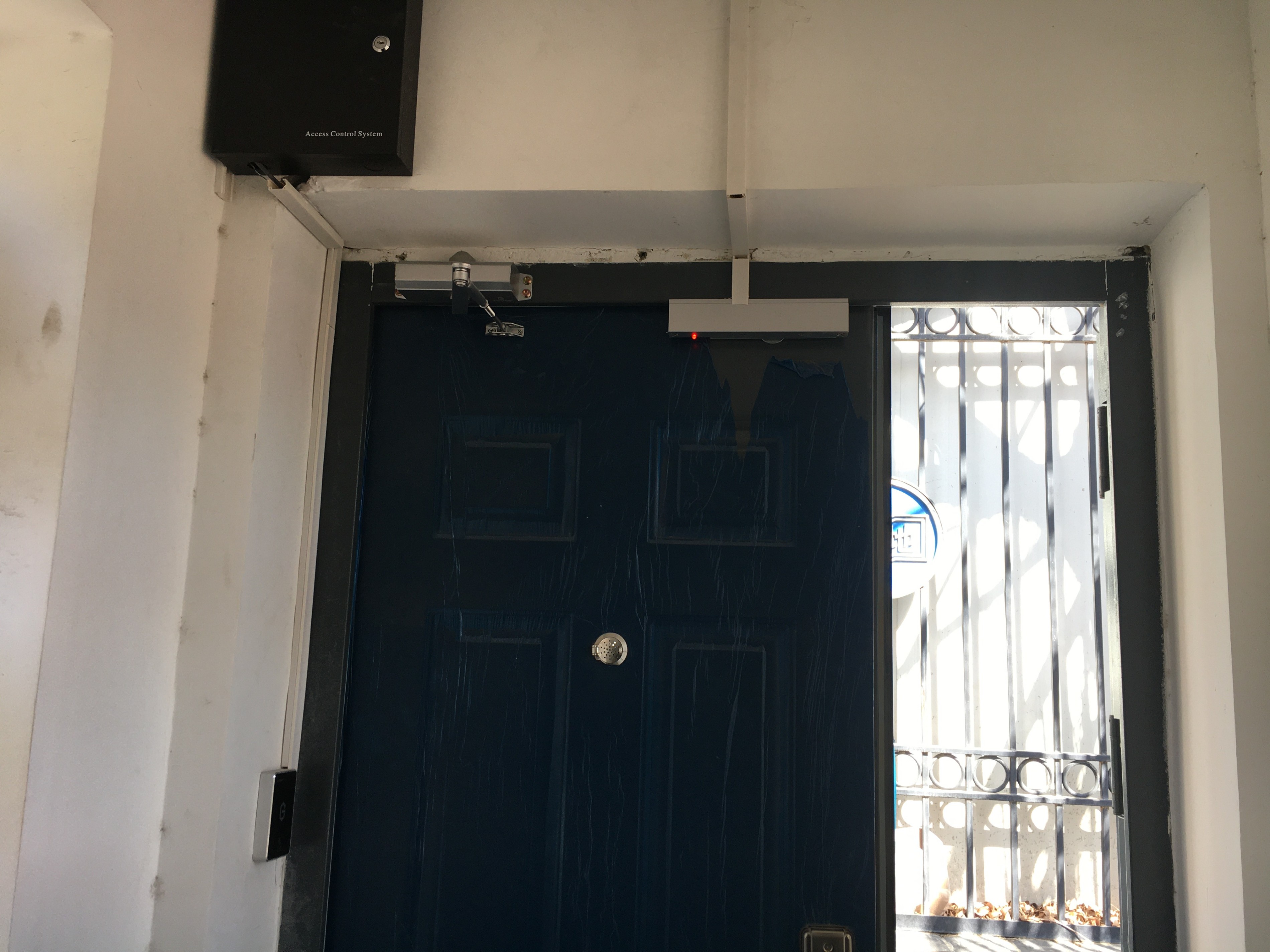 北京上地東里小區(qū)停車(chē)場(chǎng)防盜門(mén)門(mén)禁安裝工程